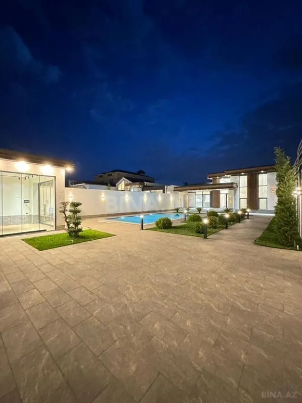 Satılır 5 otaqlı həyət evi 300 m²
