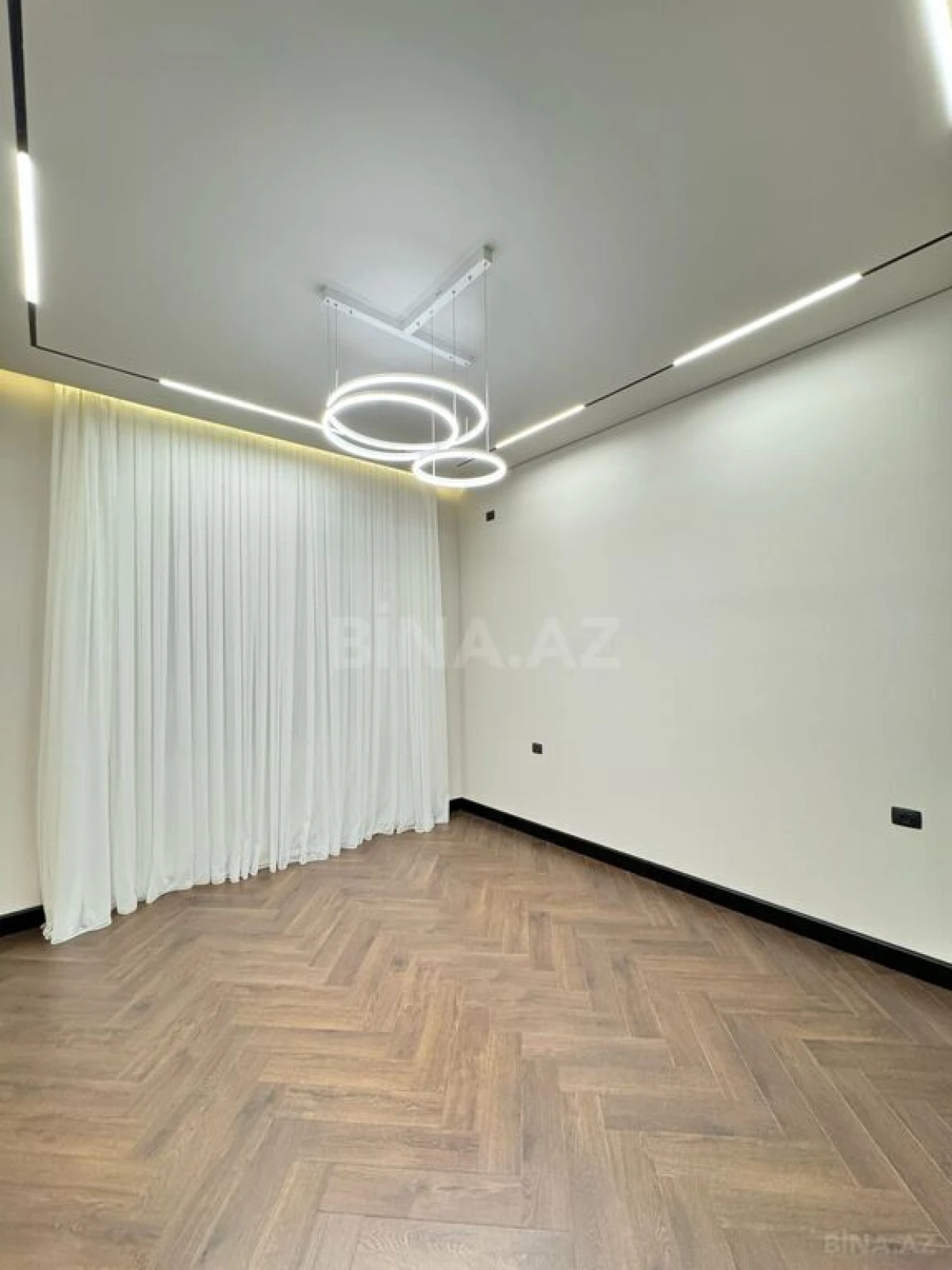 Satılır 6 otaqlı həyət evi 300 m²