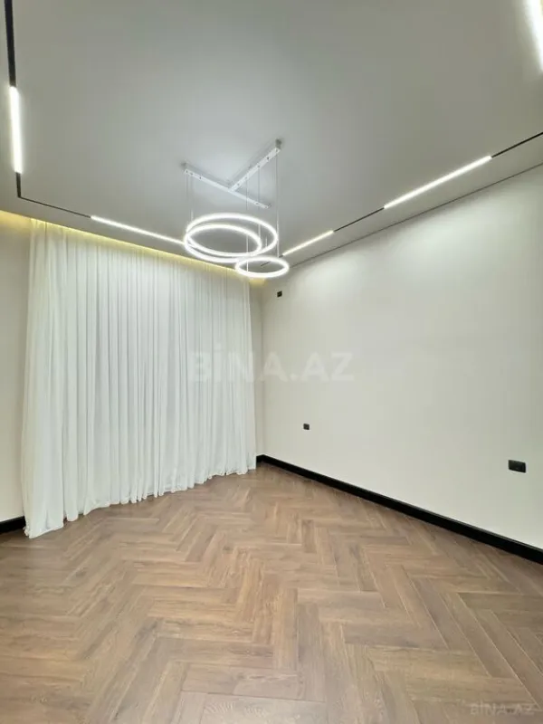 Satılır 6 otaqlı həyət evi 300 m²