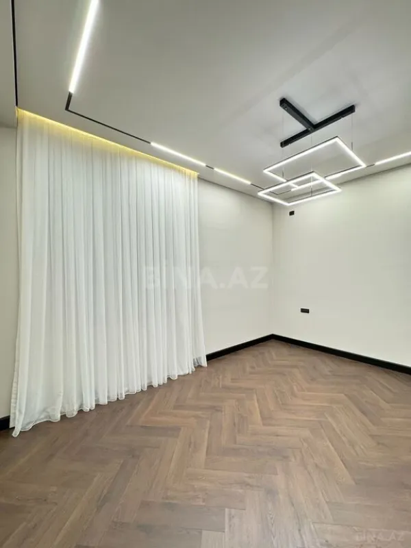 Satılır 6 otaqlı həyət evi 300 m²