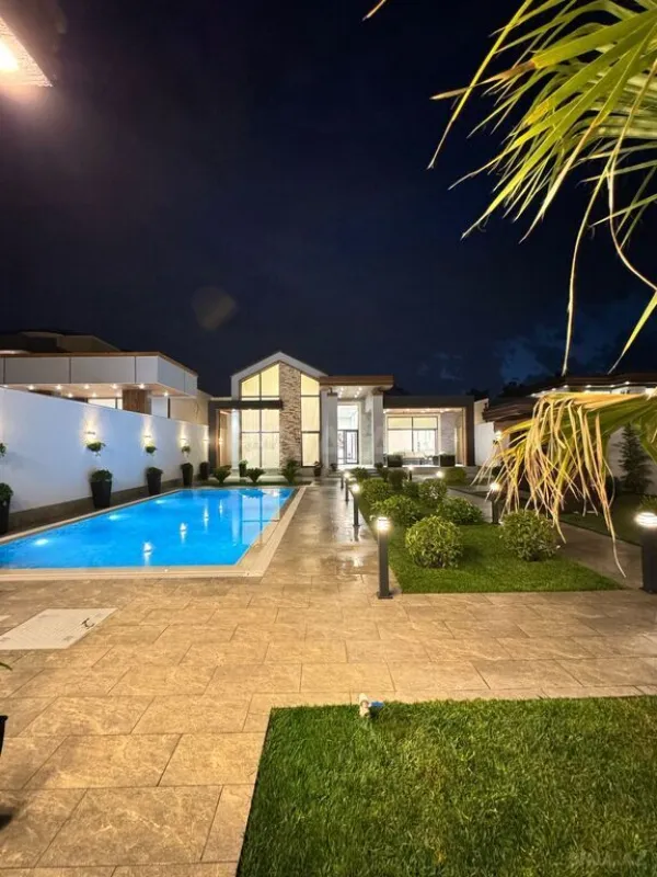 Satılır 6 otaqlı həyət evi 300 m²