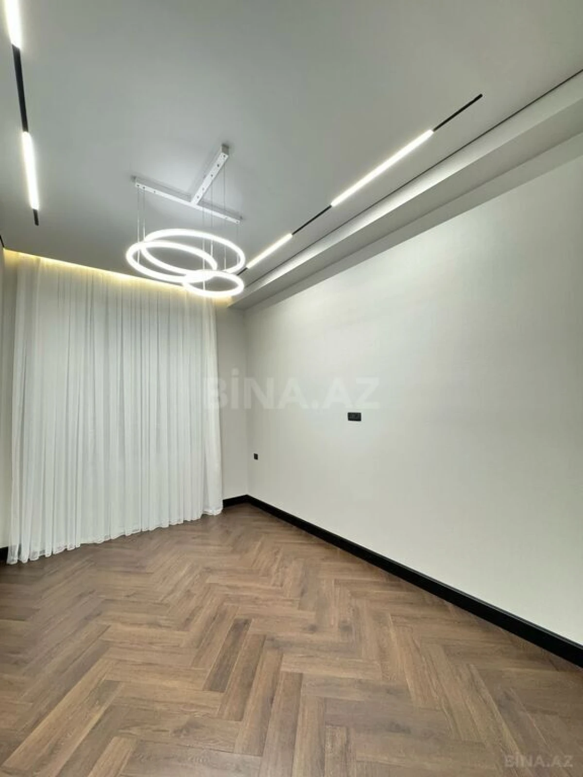 Satılır 6 otaqlı həyət evi 300 m²