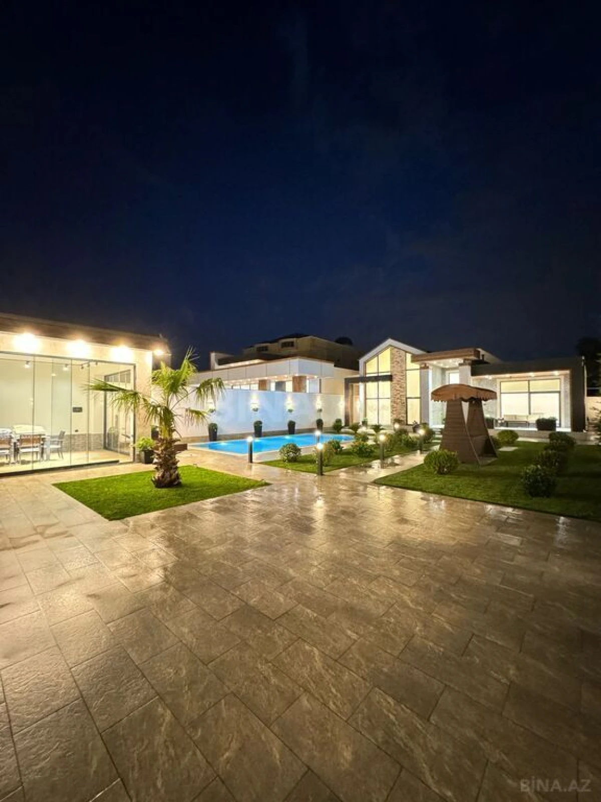 Satılır 6 otaqlı həyət evi 300 m²