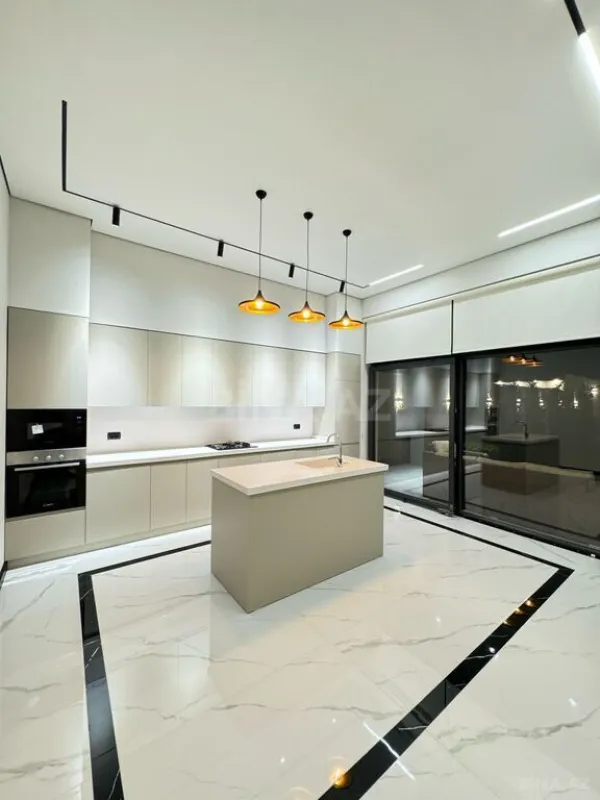 Satılır 6 otaqlı həyət evi 300 m²