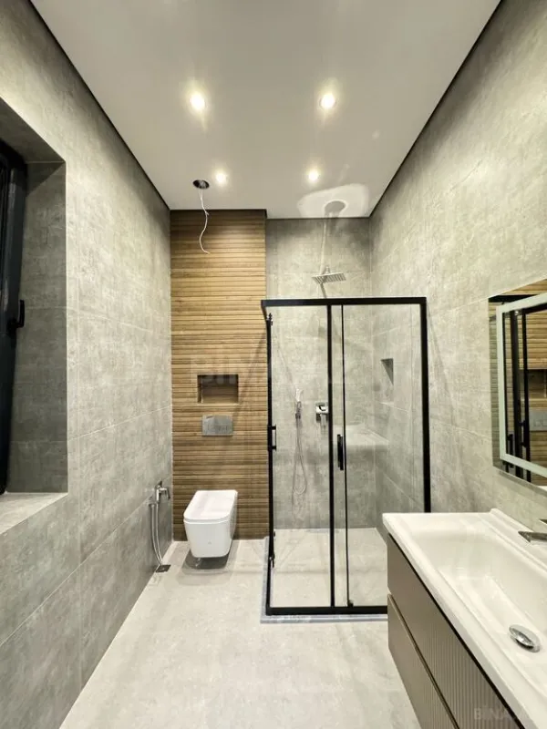 Satılır 6 otaqlı həyət evi 300 m²