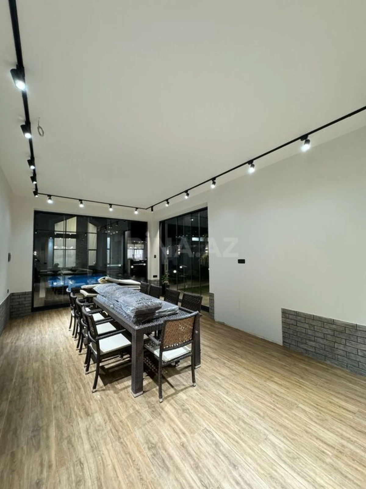 Satılır 6 otaqlı həyət evi 300 m²