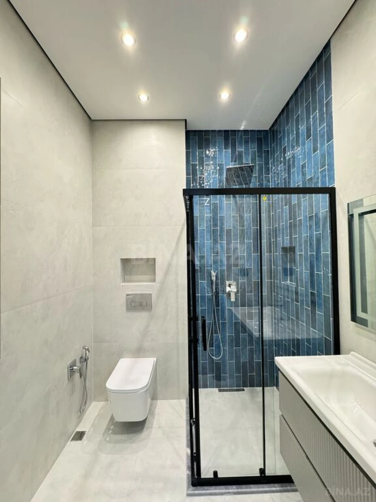 Satılır 6 otaqlı həyət evi 300 m²