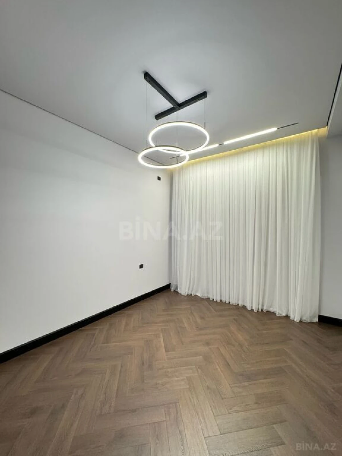 Satılır 6 otaqlı həyət evi 300 m²