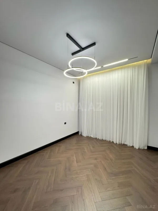 Satılır 6 otaqlı həyət evi 300 m²