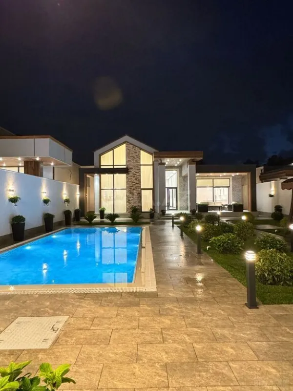 Satılır 6 otaqlı həyət evi 300 m²