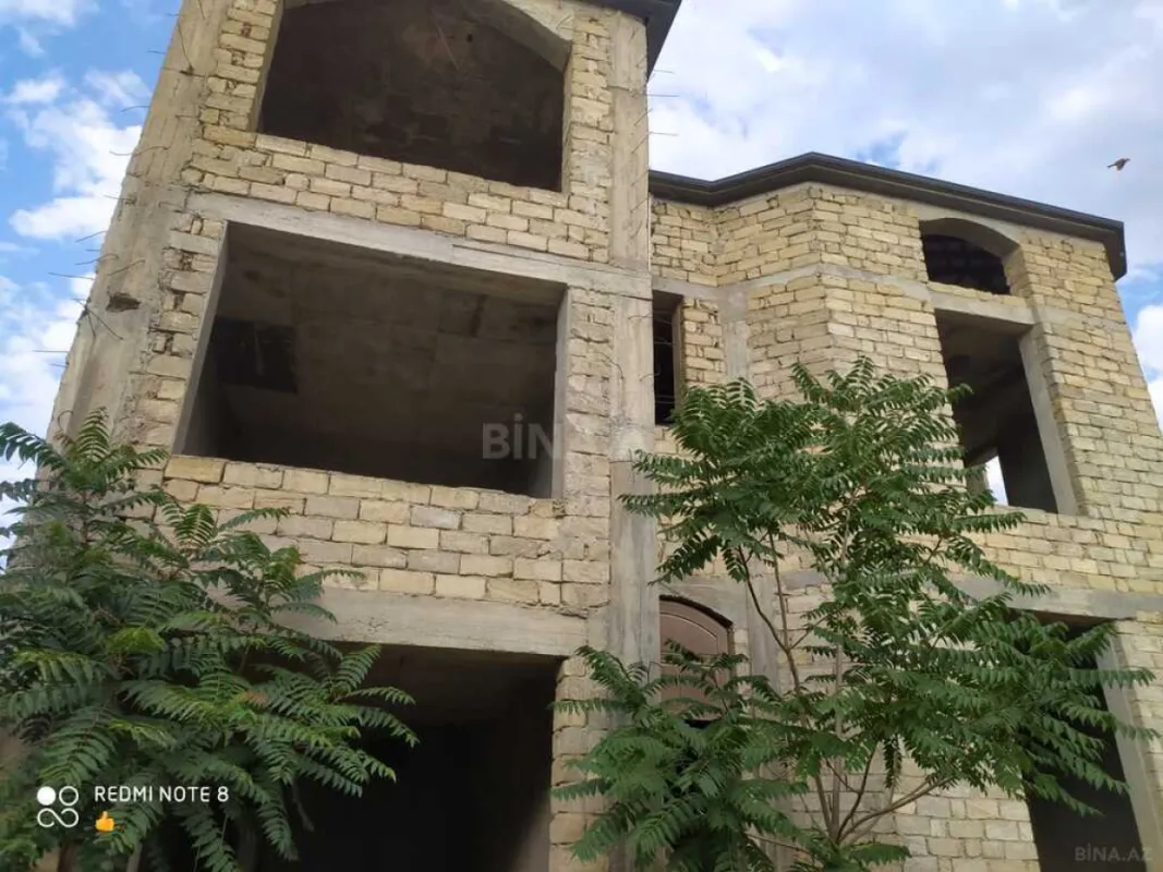 Satılır 6 otaqlı həyət evi 400 m²