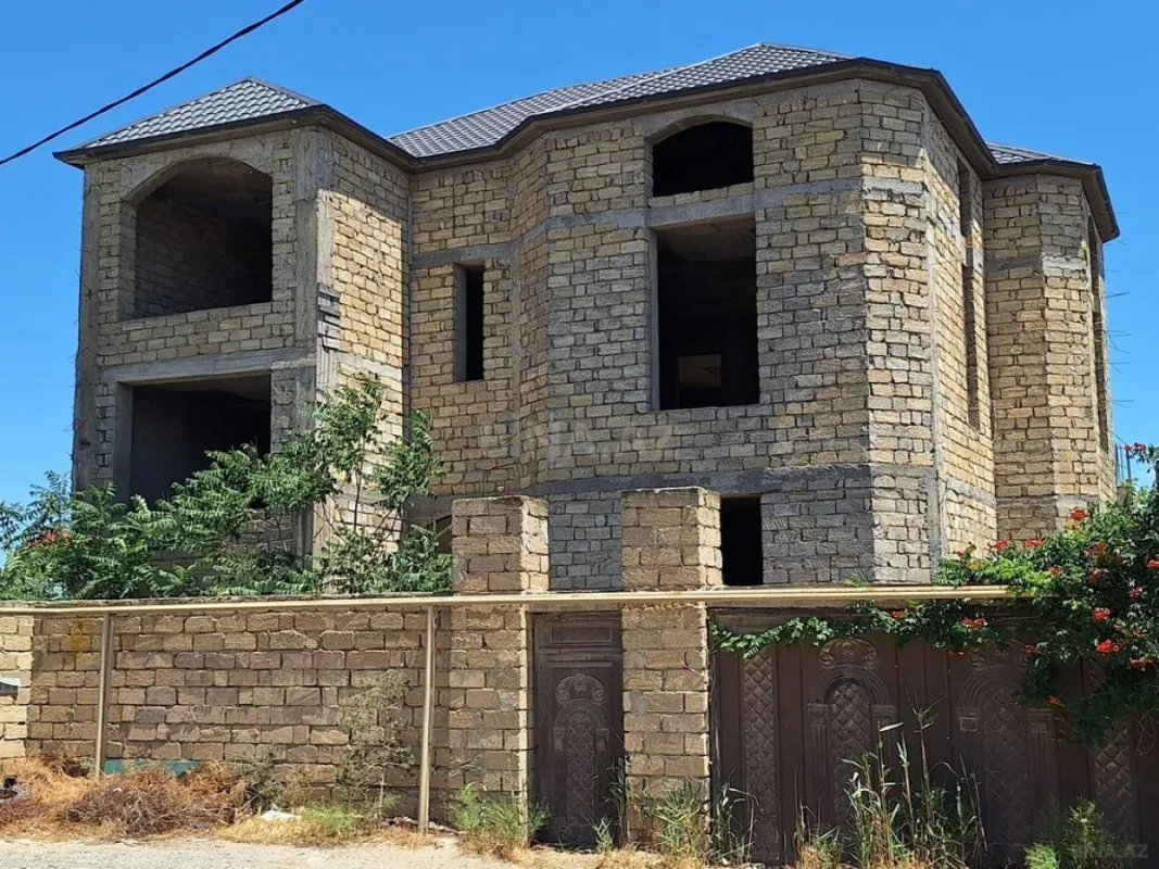Satılır 6 otaqlı həyət evi 400 m²