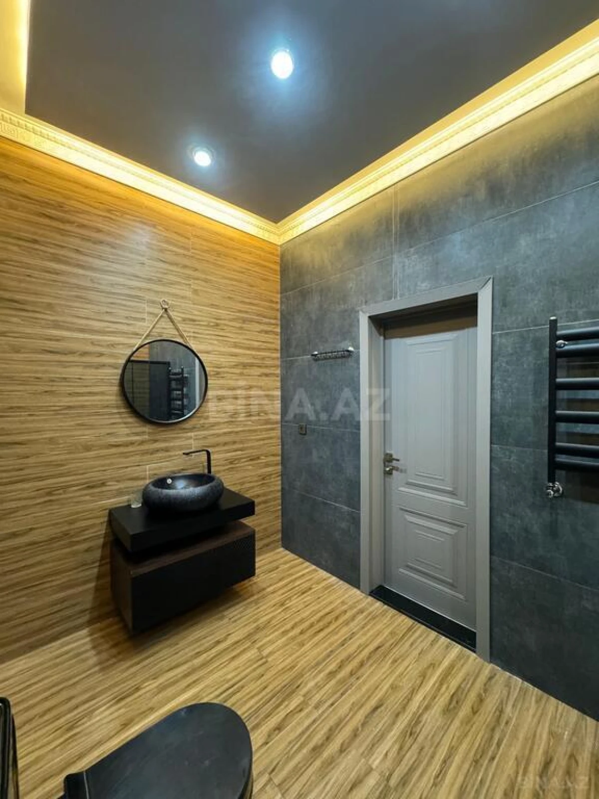 Satılır 5 otaqlı həyət evi 250 m²