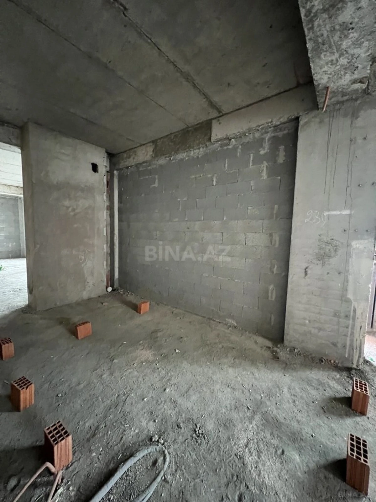 Satılır 2 otaqlı mənzil 91 m²