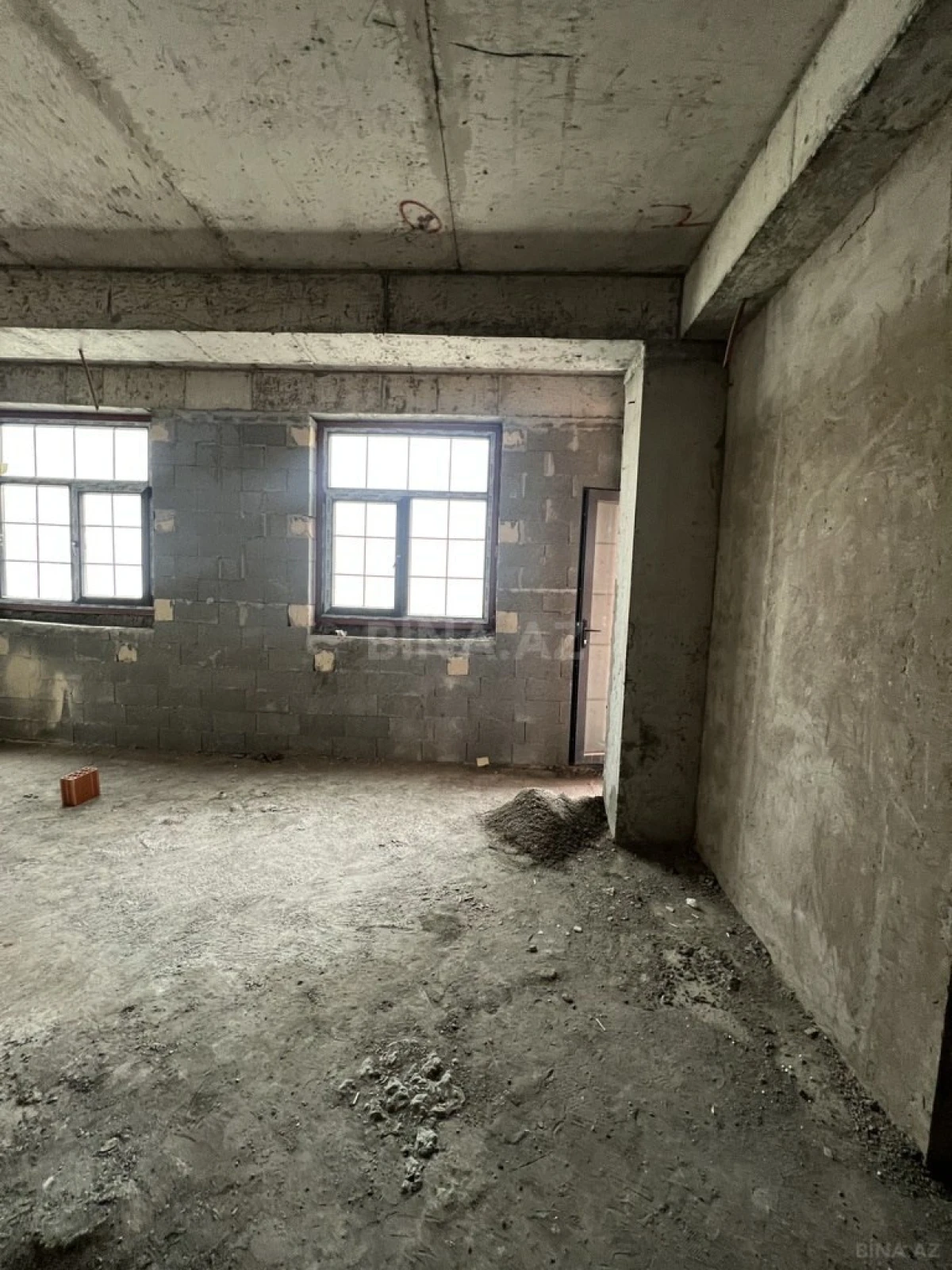 Satılır 2 otaqlı mənzil 91 m²