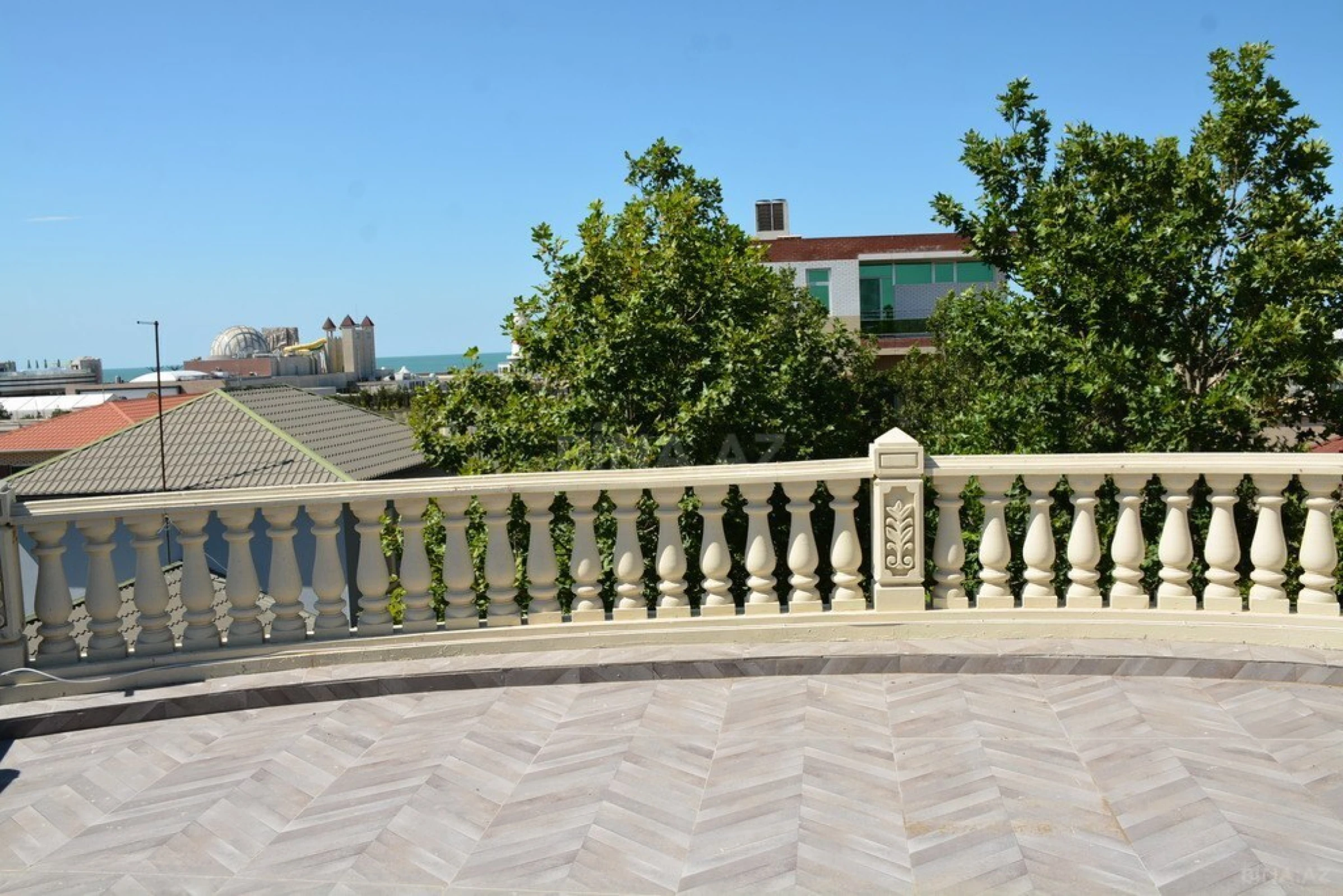 Kirayə verilir 7 otaqlı həyət evi 400 m²