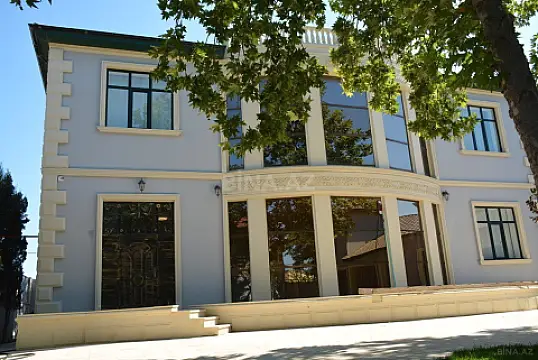 Kirayə verilir 7 otaqlı həyət evi 400 m²