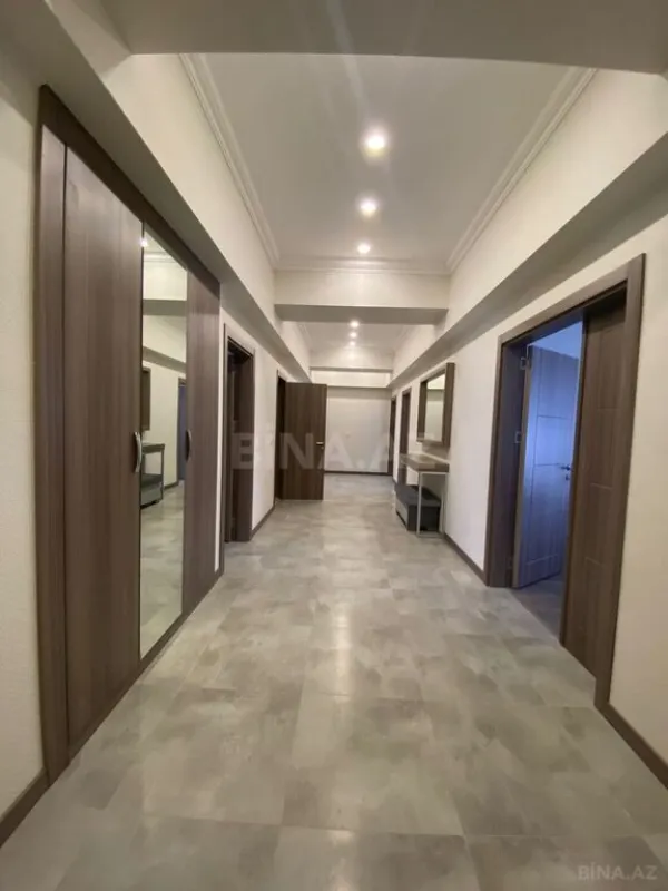 Kirayə verilir 4 otaqlı mənzil 198 m²