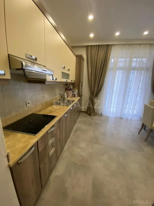 Kirayə verilir 4 otaqlı mənzil 198 m²