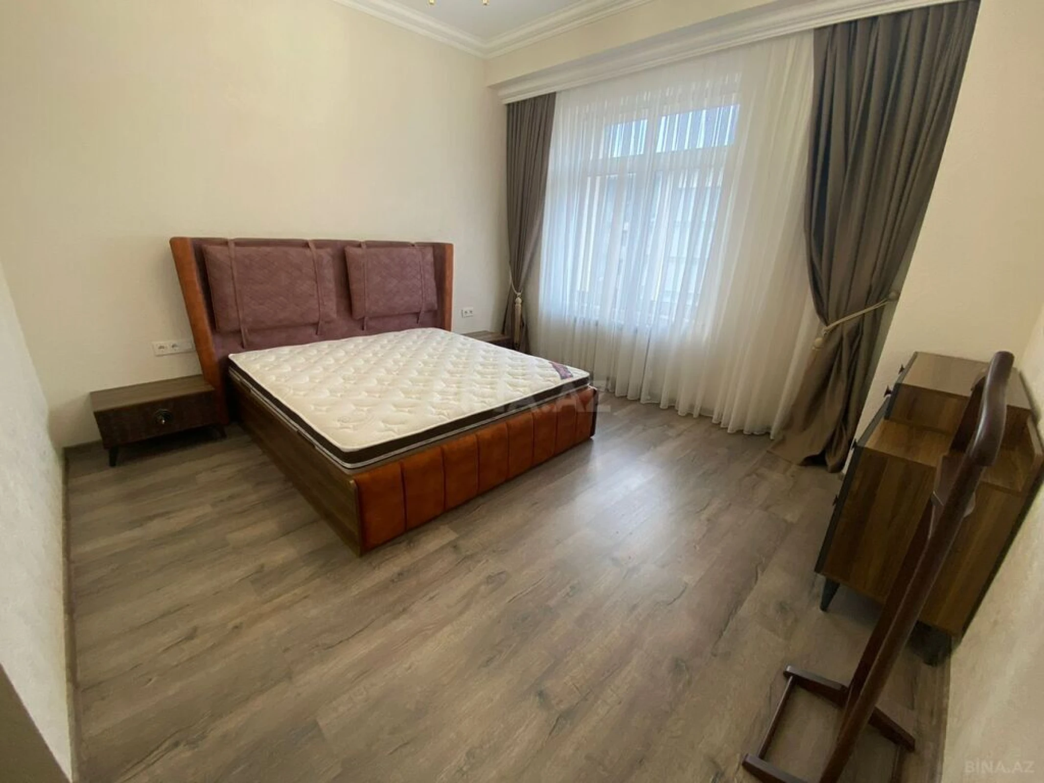 Kirayə verilir 4 otaqlı mənzil 198 m²