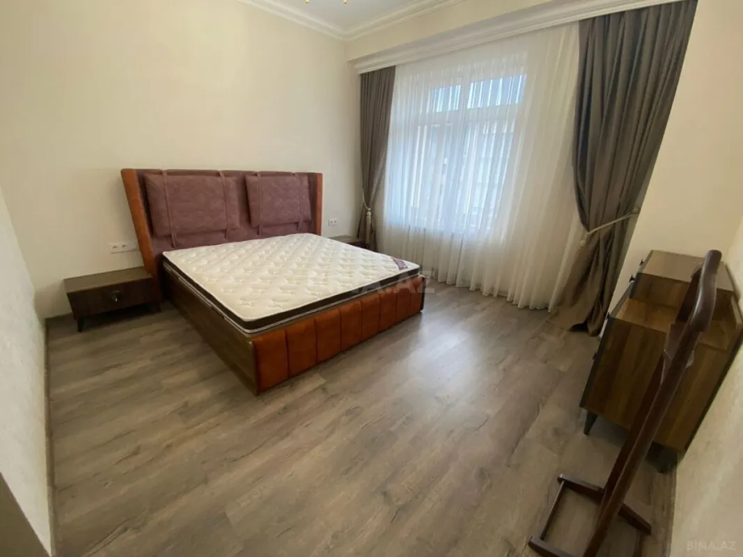 Kirayə verilir 4 otaqlı mənzil 198 m²
