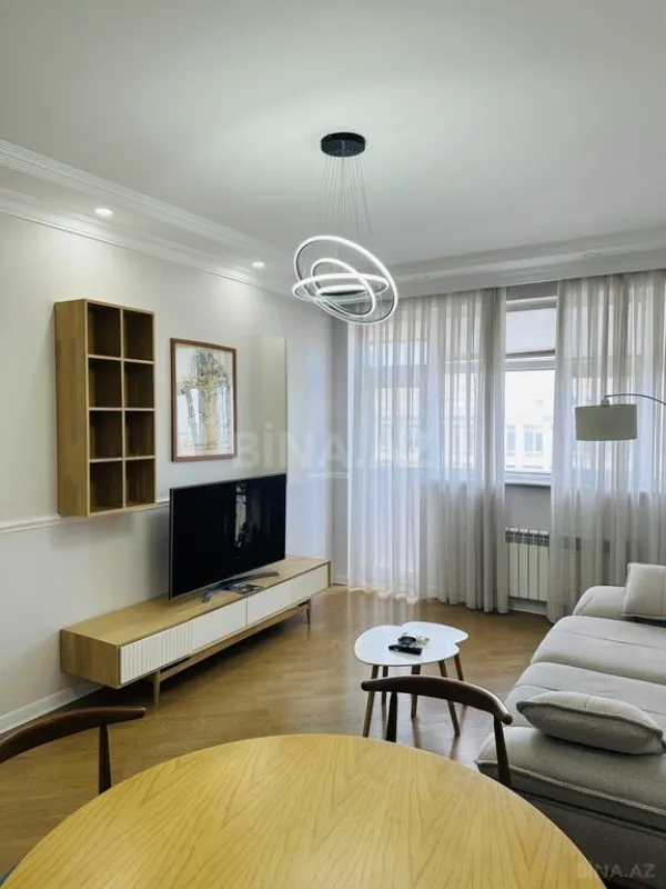 Kirayə verilir 2 otaqlı mənzil 100 m²