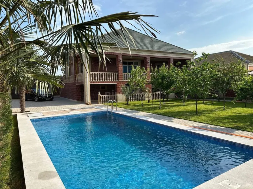 Satılır 4 otaqlı həyət evi 240 m²