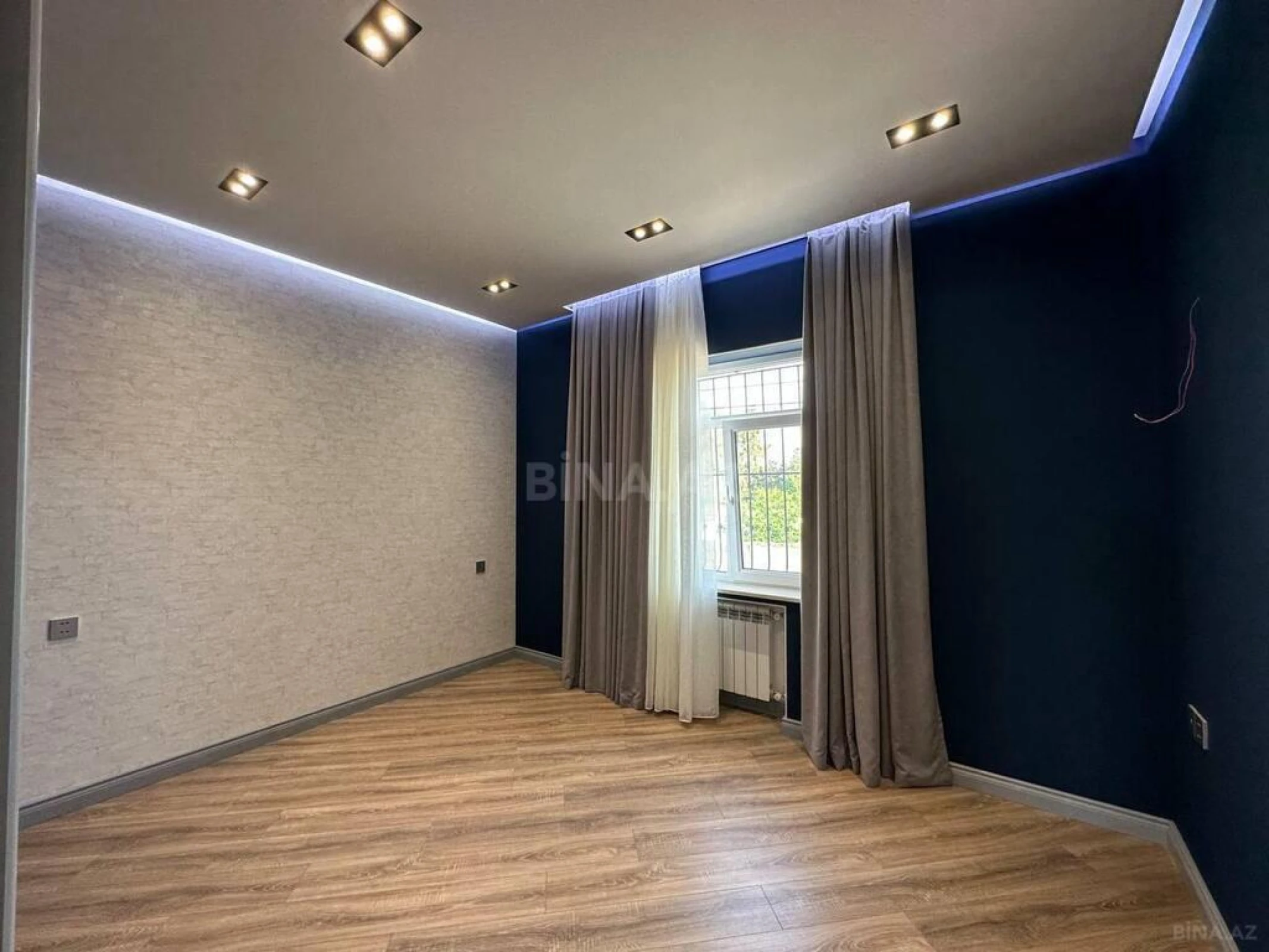 Satılır 4 otaqlı həyət evi 240 m²