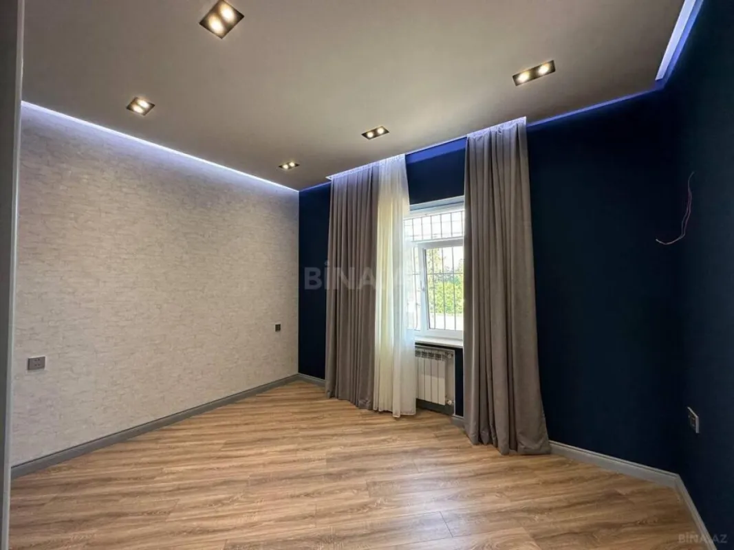 Satılır 4 otaqlı həyət evi 240 m²