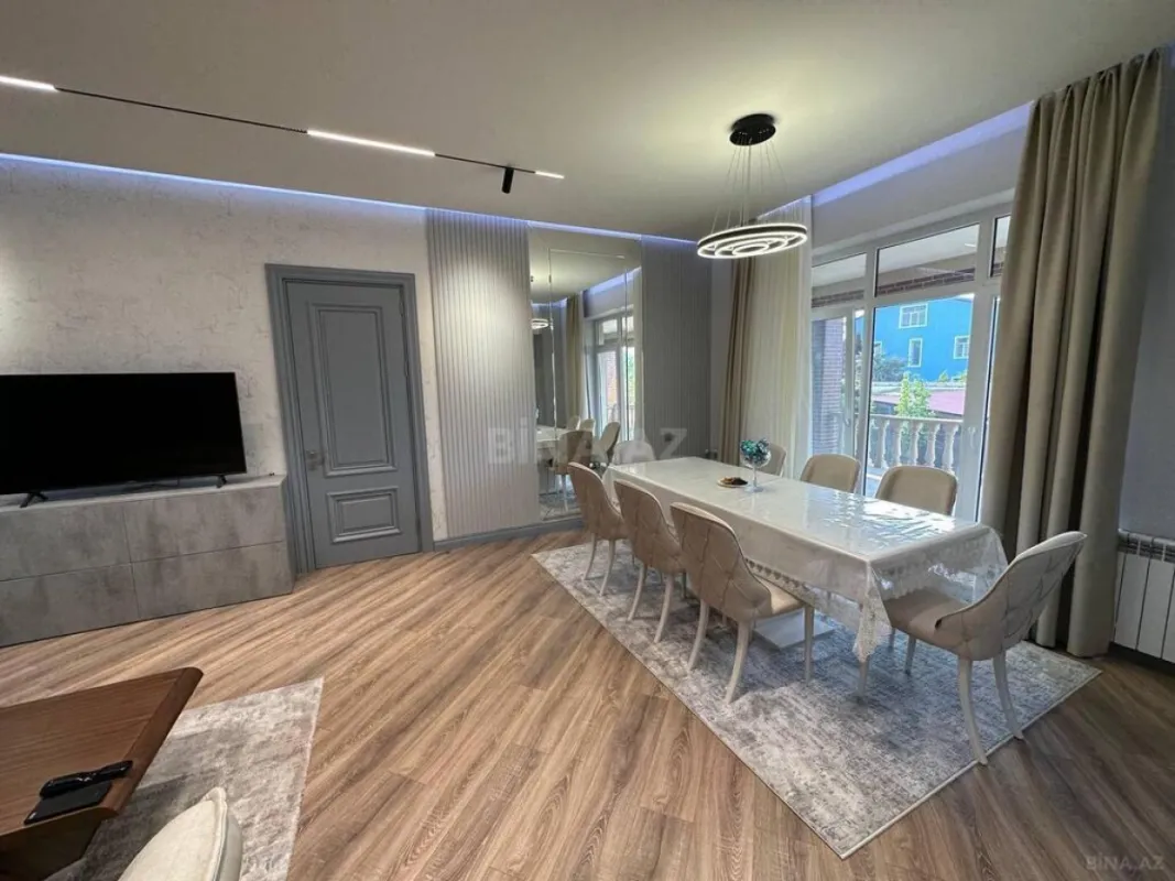 Satılır 4 otaqlı həyət evi 240 m²