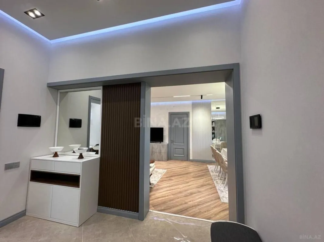 Satılır 4 otaqlı həyət evi 240 m²
