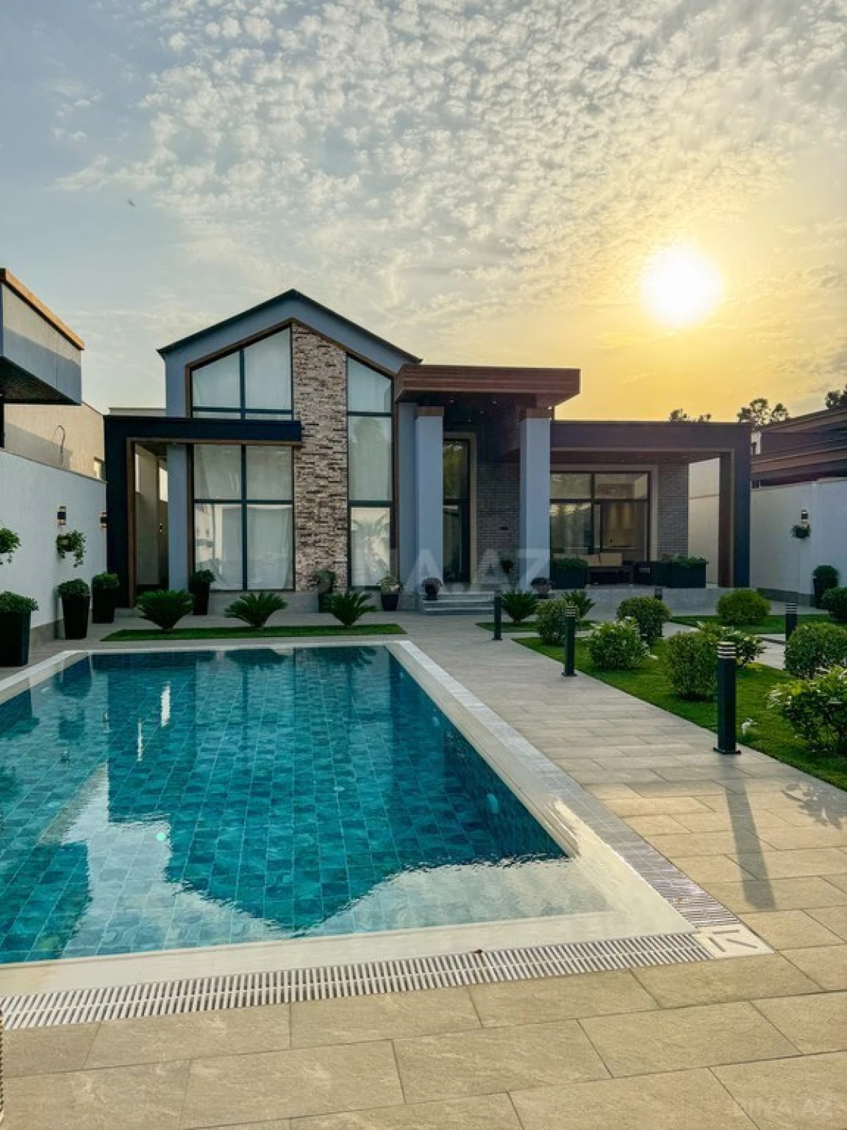 Satılır 5 otaqlı həyət evi 230 m²