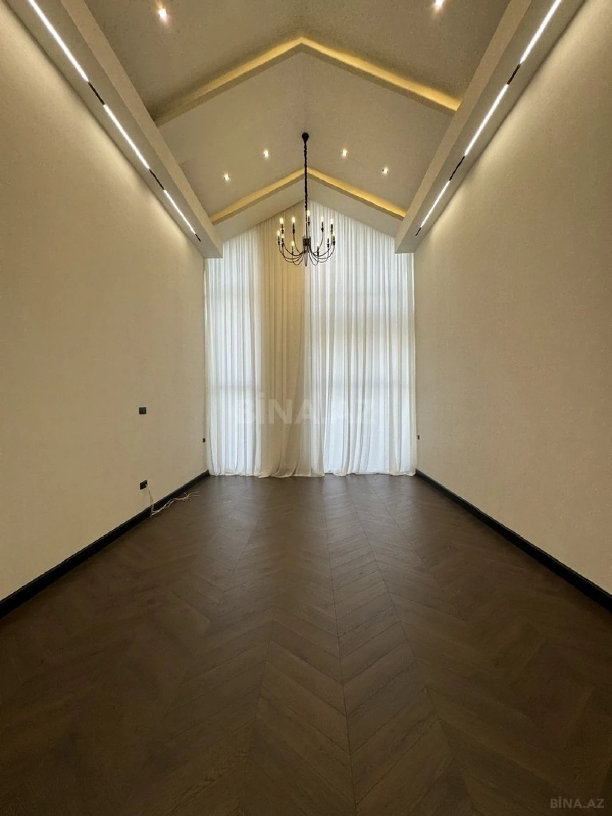 Satılır 5 otaqlı həyət evi 230 m²