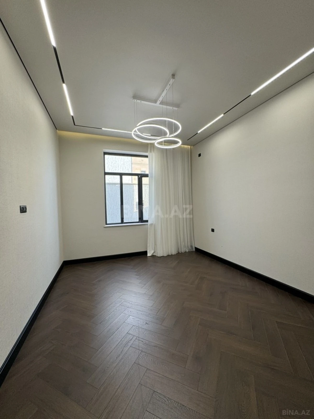 Satılır 5 otaqlı həyət evi 230 m²