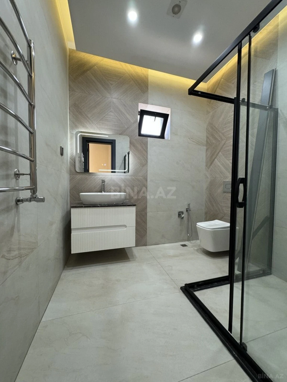 Satılır 6 otaqlı həyət evi 340 m²