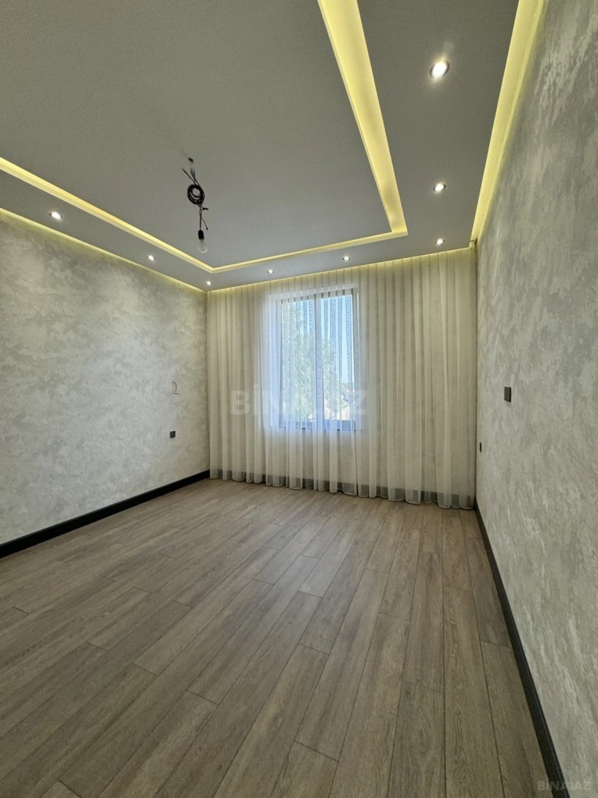 Satılır 6 otaqlı həyət evi 340 m²
