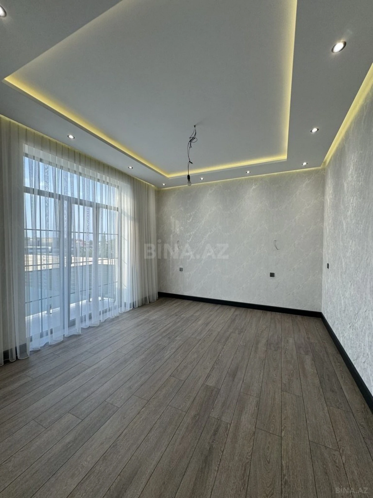 Satılır 6 otaqlı həyət evi 340 m²