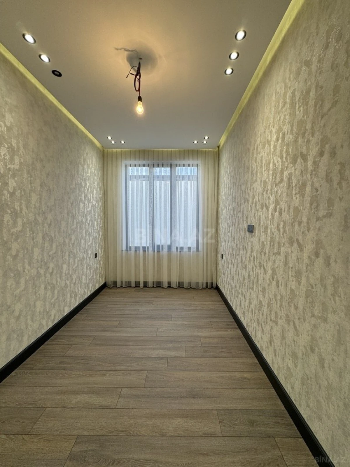 Satılır 6 otaqlı həyət evi 340 m²