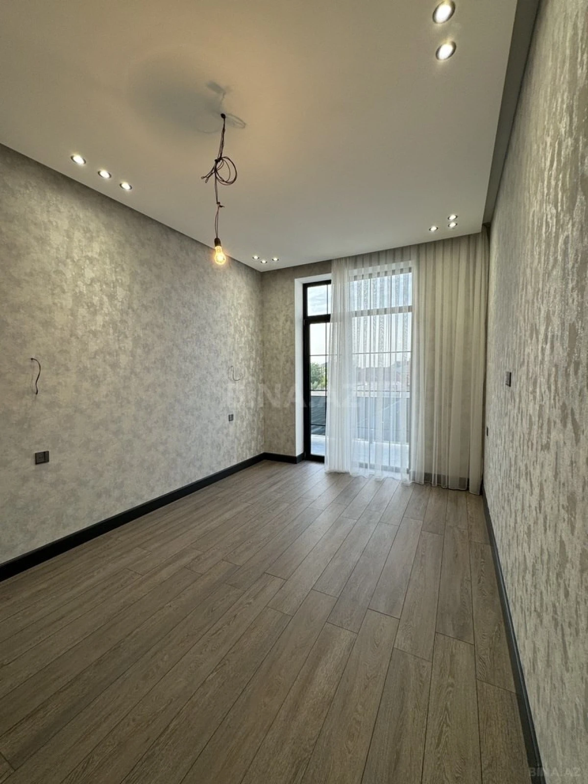 Satılır 6 otaqlı həyət evi 340 m²
