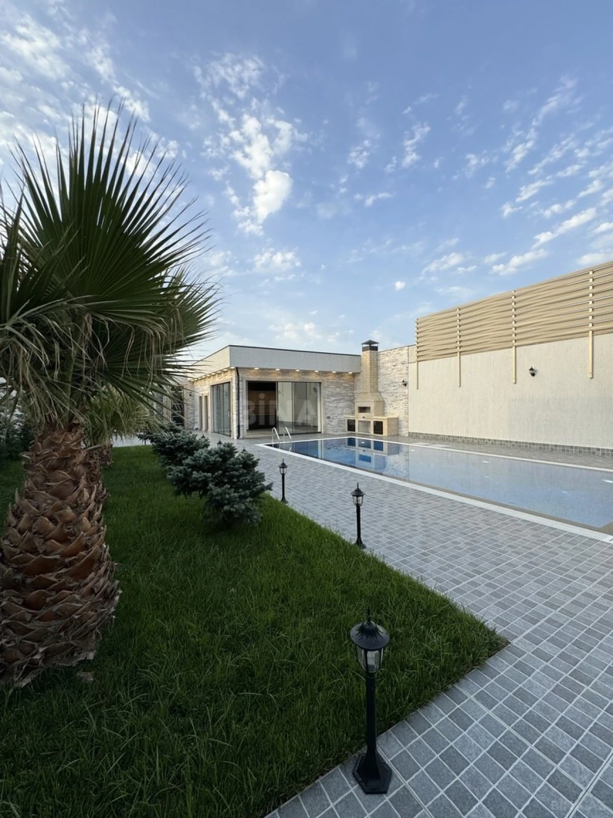 Satılır 6 otaqlı həyət evi 340 m²