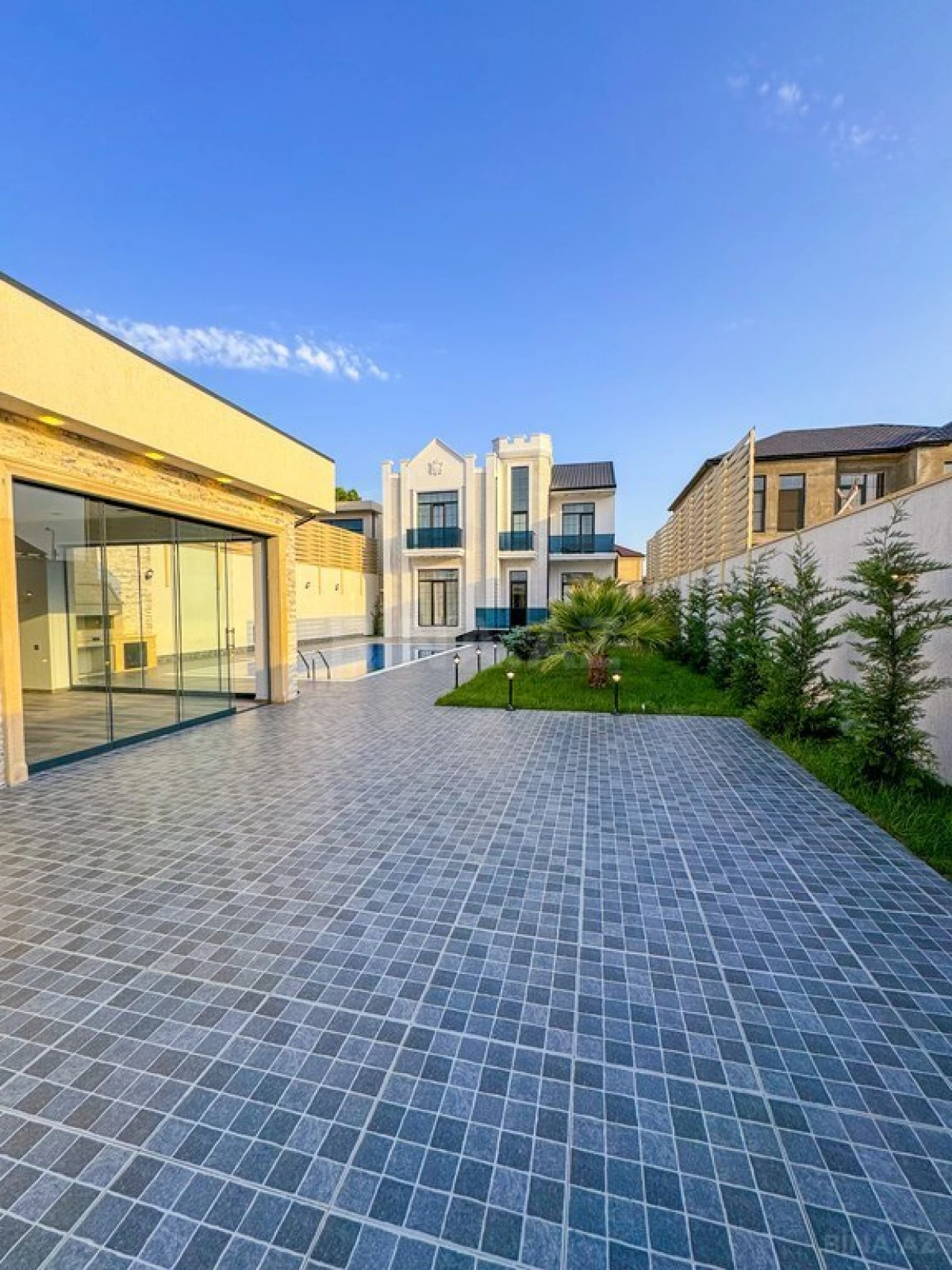 Satılır 6 otaqlı həyət evi 340 m²