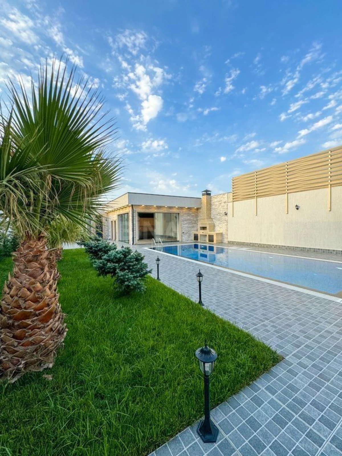 Satılır 6 otaqlı həyət evi 340 m²