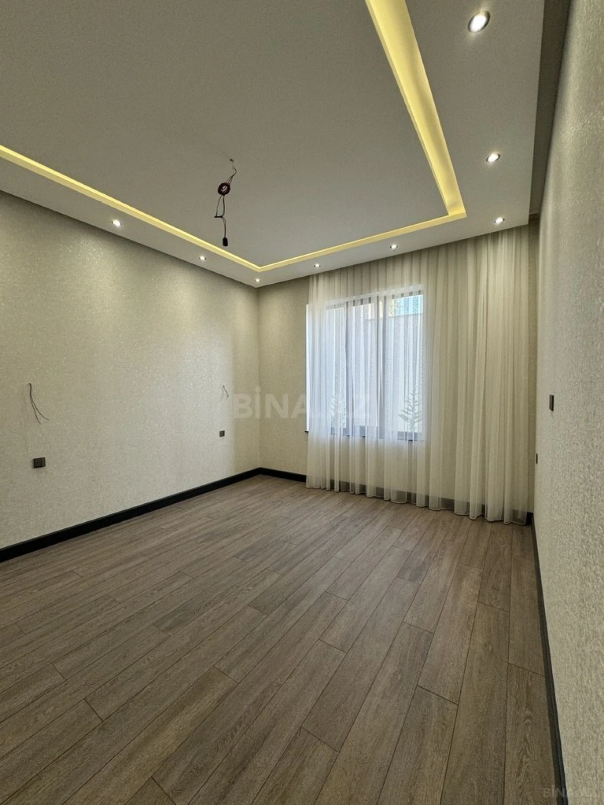Satılır 6 otaqlı həyət evi 340 m²