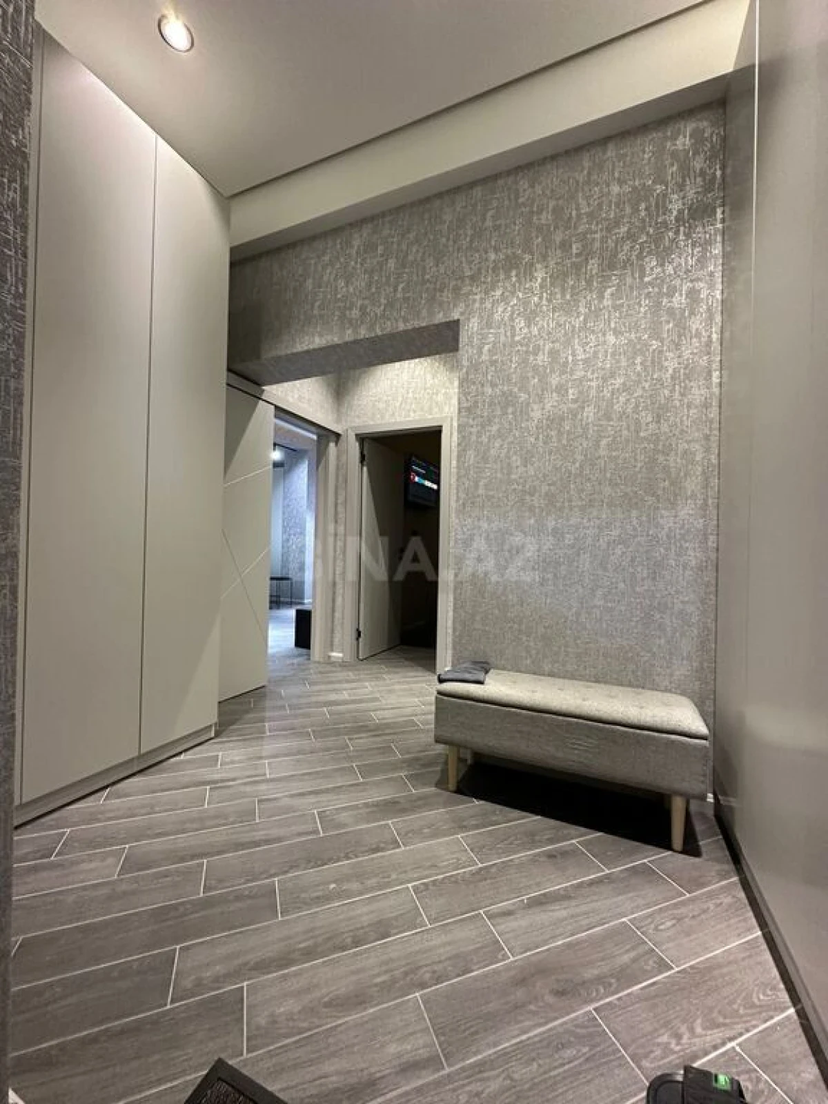 Satılır 2 otaqlı mənzil 70 m²