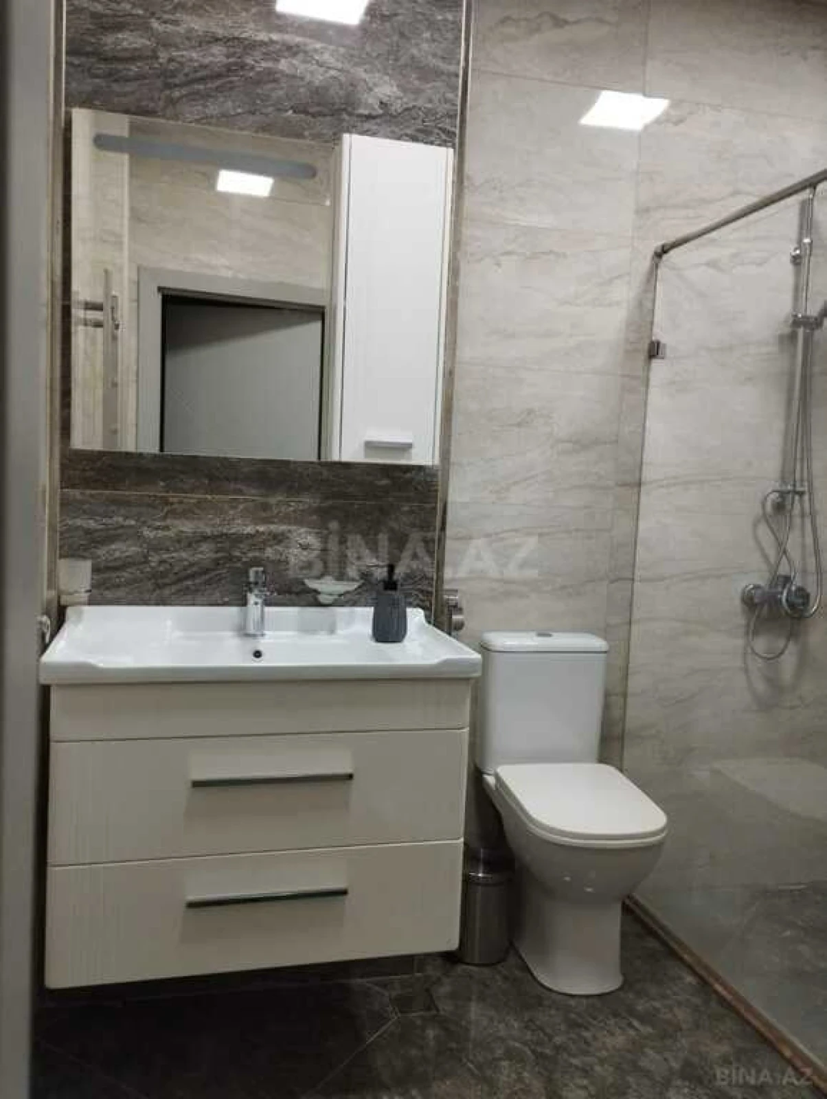 Satılır 2 otaqlı mənzil 70 m²