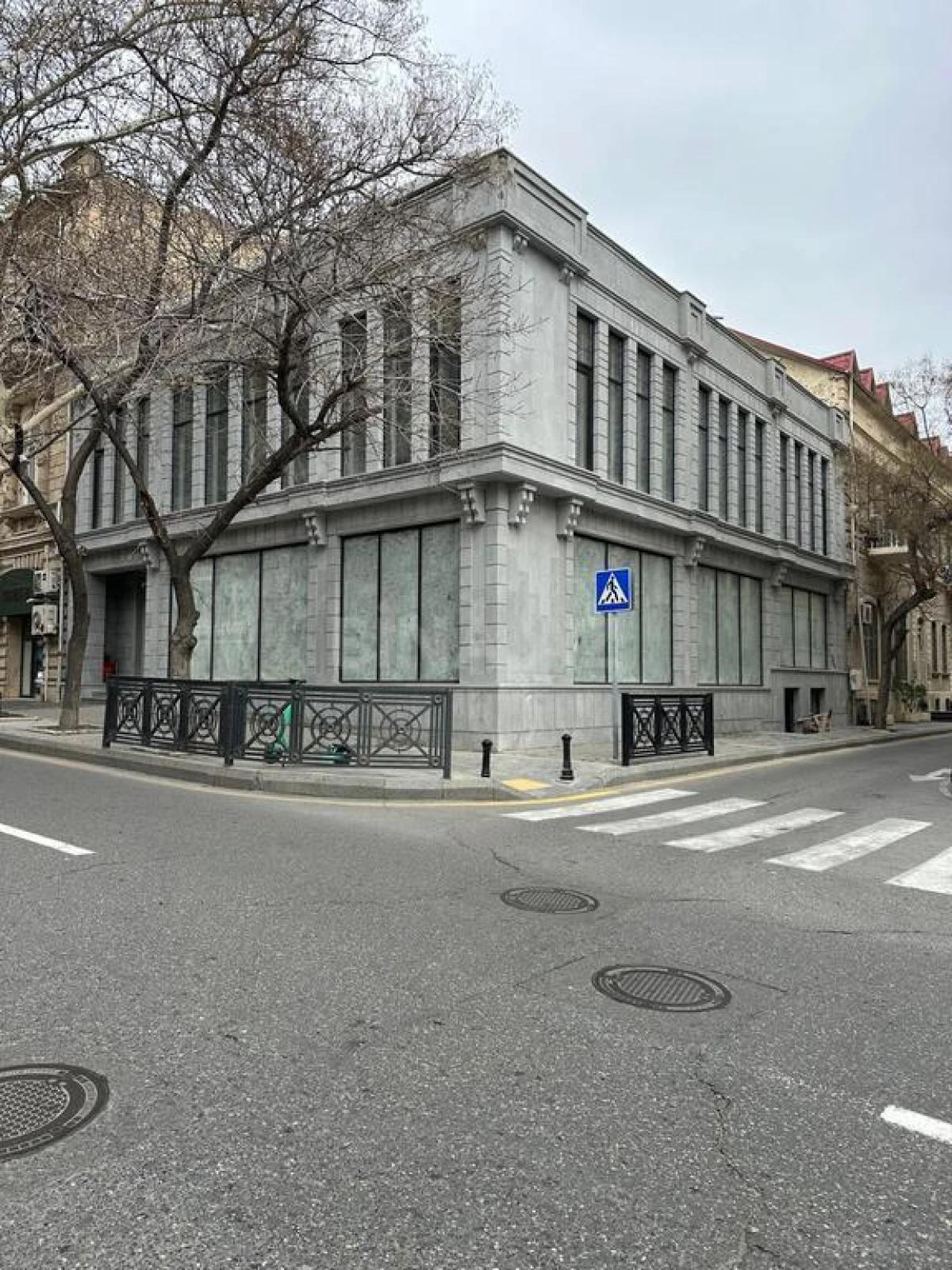 Kirayə verilir obyekt 900 m²