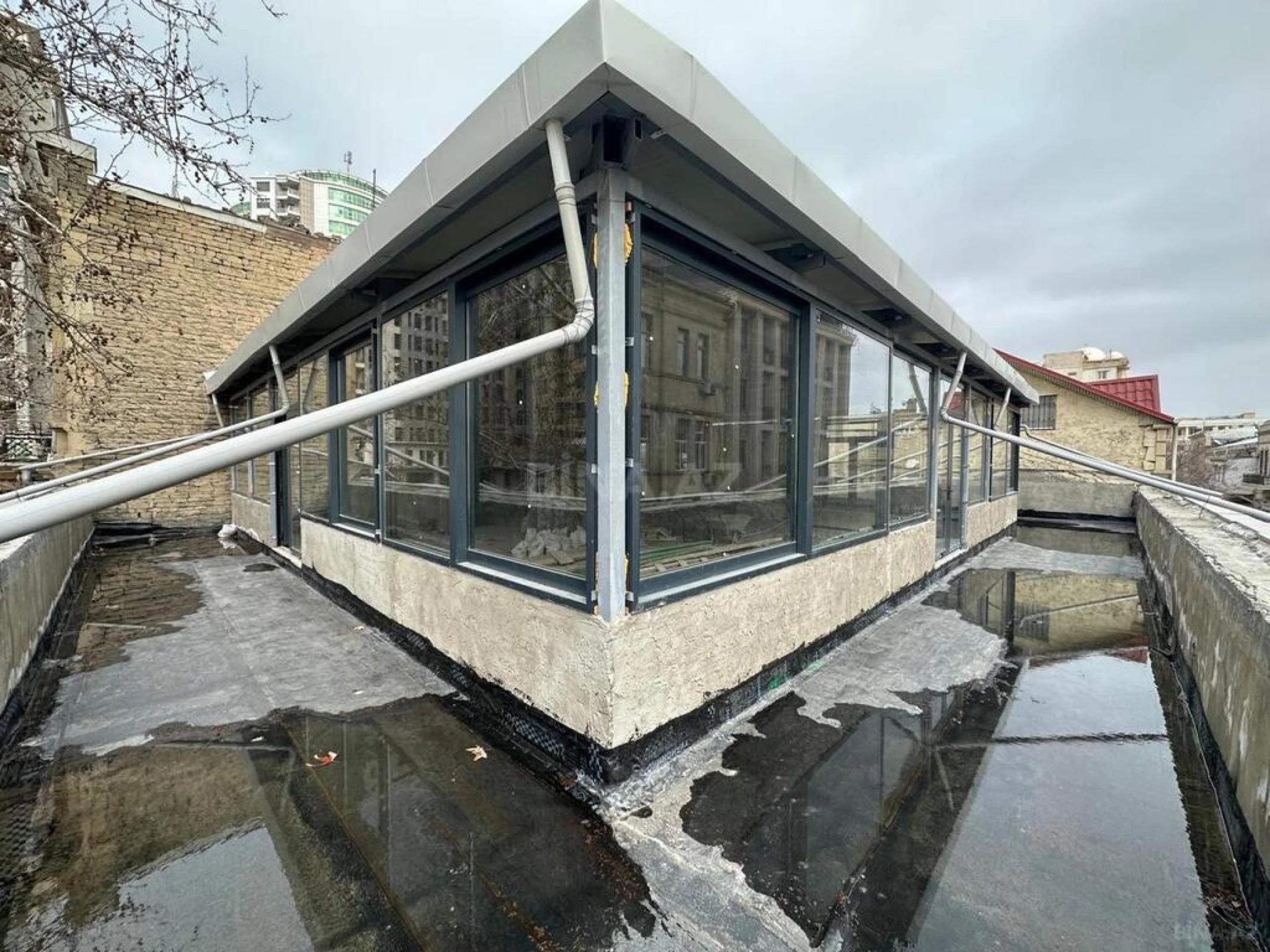 Kirayə verilir obyekt 900 m²