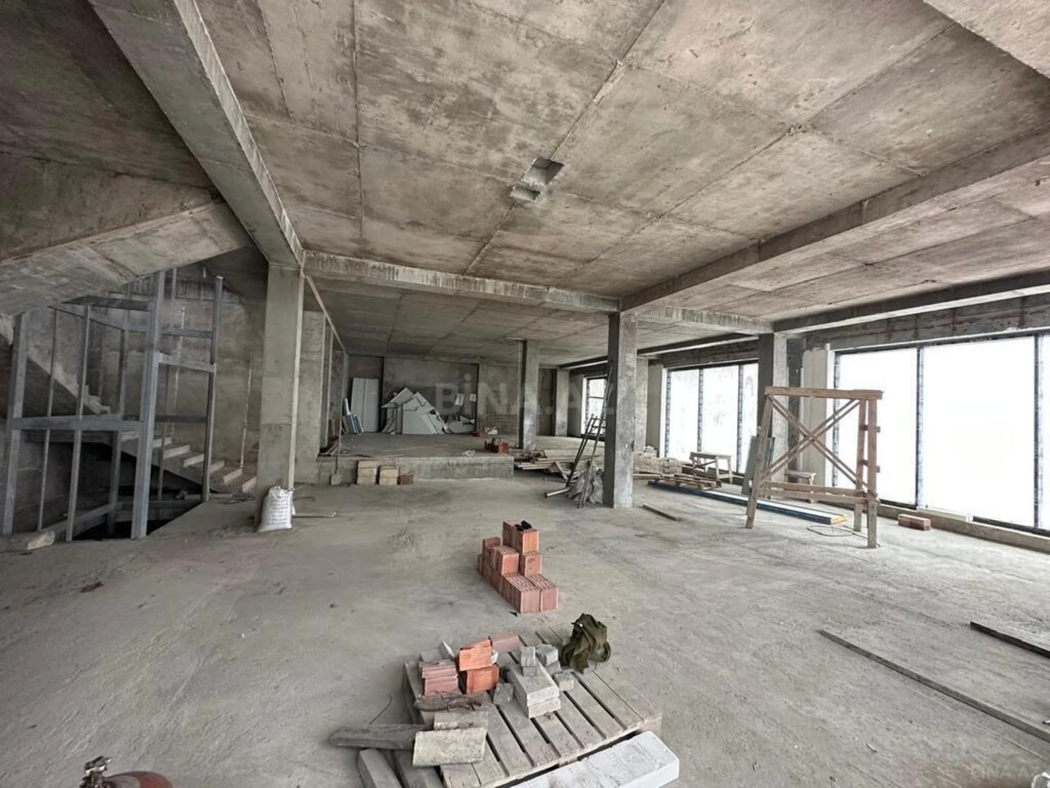 Kirayə verilir obyekt 900 m²