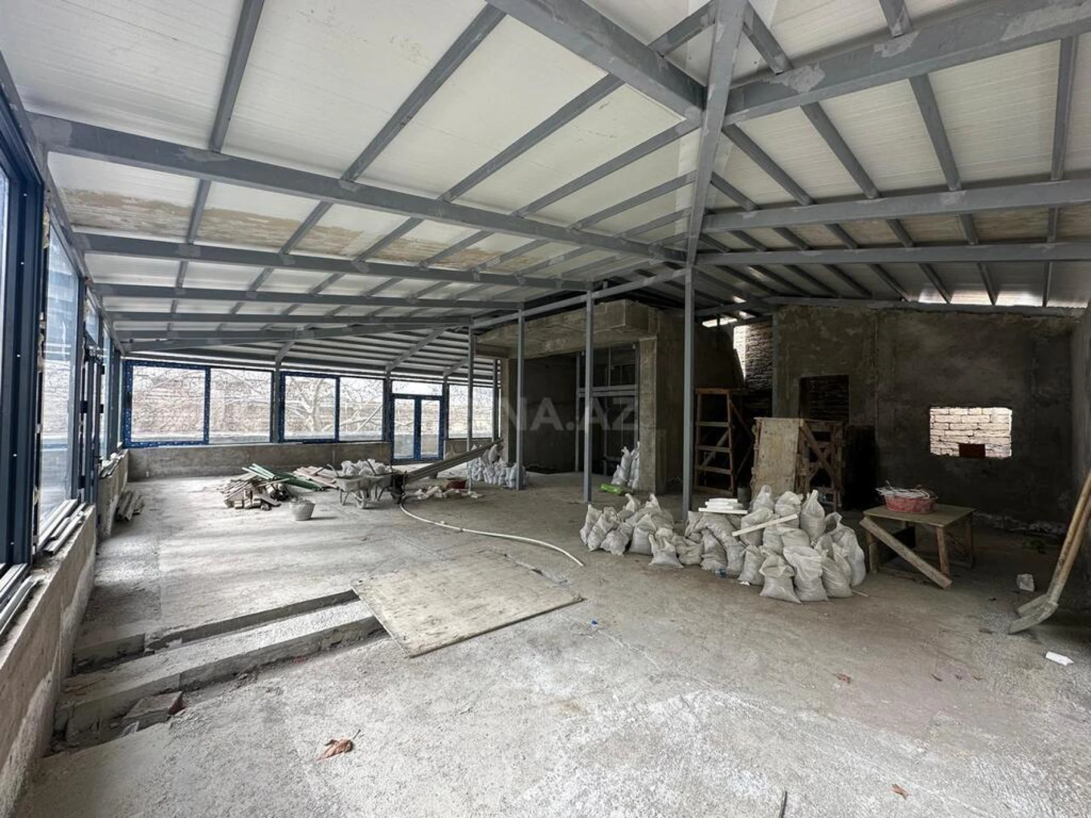 Kirayə verilir obyekt 900 m²