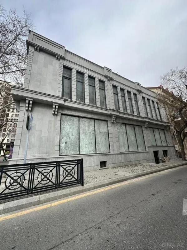 Kirayə verilir obyekt 900 m²